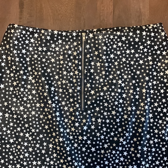 Star mini skirt - Picture 2 of 2